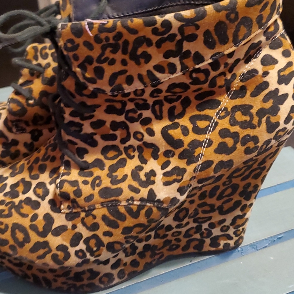 Leopard Wedges - Picture 5 of 7